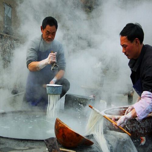 仿手工粉條生產(chǎn)線為什么如此受歡迎？與其他粉條機(jī)相比有什么優(yōu)勢(shì)?