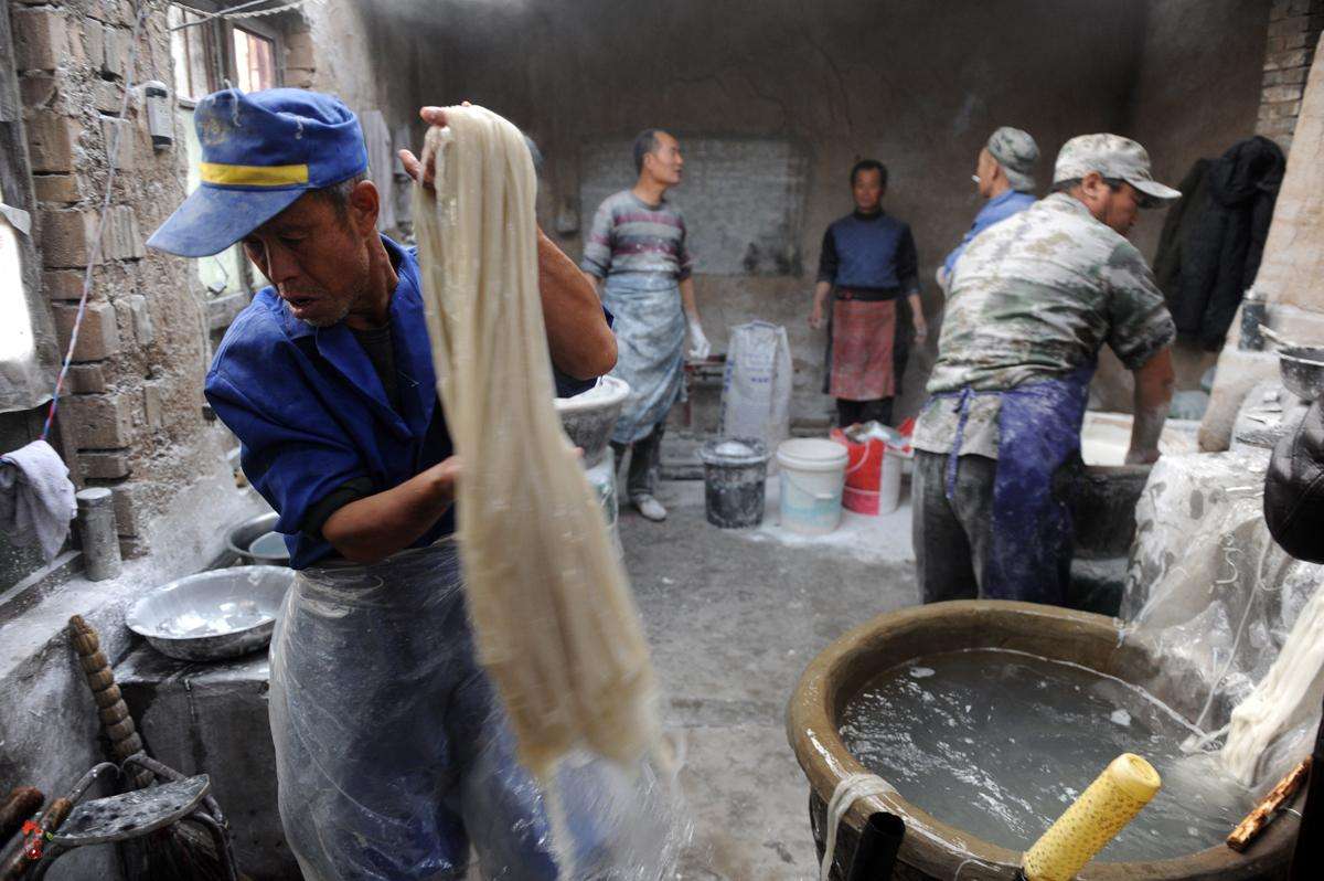 吃紅薯粉條對(duì)健康不好？全自動(dòng)粉條機(jī)的粉條更不好?