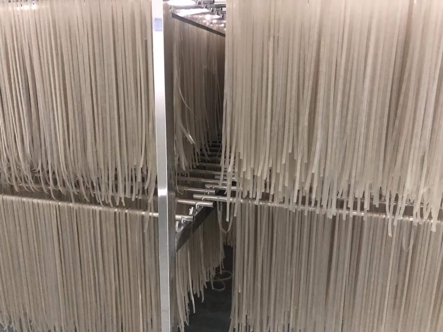 開一家粉條加工廠需要準(zhǔn)備什么？粉條加工的流程和設(shè)備怎么選擇？