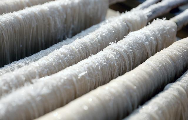 在粉條機加工生產過程中，影響淀粉老化的主要因素有哪些？