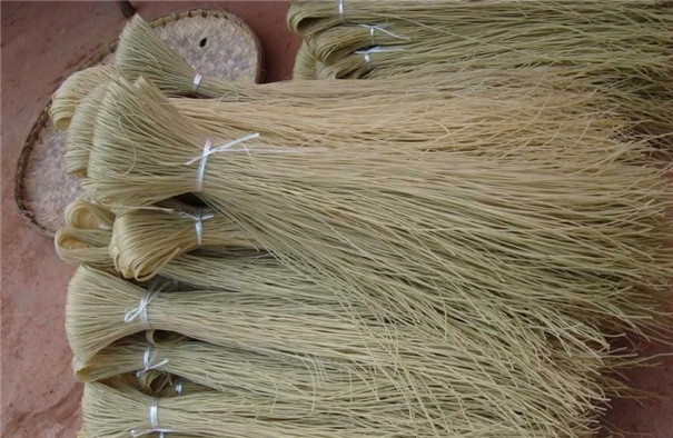  粉條機加工制作各類粉條，對淀粉原料的選擇都有哪些要求？